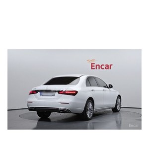 Mercedes-Benz E250 Classe E Exclusive 2023 avec 16 332 km, conduite à gauche, boîte automatique, sièges en cuir, caméra de recul - Product Image 2