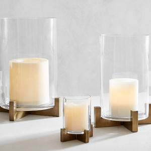 Ensemble de 3 bougeoirs Brooks Cross Bar Hurricane avec cylindre en verre et base en métal, support rond pour bougies pilier, pour la décoration de la maison - Product Image 1