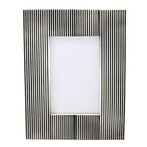 Cadre photo rectangulaire moderne en bois et os imprimé motif chevron, gris et blanc, pour décoration intérieure, cadeau artisanal Noushad - Product Image 4