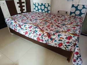 Couvre-lit imprimé floral et oiseaux, style bohème, moderne, toutes saisons, en denim patchwork, rembourrage en coton fait main, pour usage domestique - Product Image 1