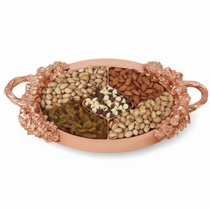 Plateau décoratif en cuivre plaqué pour chocolats, bonbons et desserts, design élégant, pour occasions et événements festifs - Product Image 1