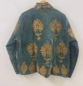 Chaqueta de Terciopelo con Bordado Suzani, Estilo Boho Vintage, Abrigo Étnico, Prenda de Diseño Única Hecha a Mano, Ropa para Bodas, Precio al por Mayor - Product Image 2