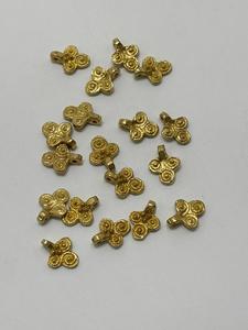 Breloques en alliage de cuivre plaqué or faites à la main en gros, connecteurs de bijoux en forme de fleur pour bracelets et colliers pour femmes, cadeau de fête, Conifer - Product Image 2