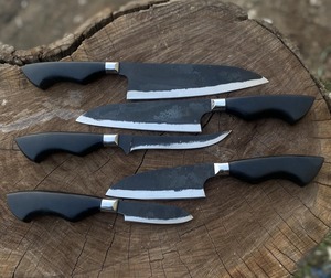 Ensemble de 5 couteaux de chef forgés à la main, en acier à haute teneur en carbone, comprenant un couteau de chef, un couteau utilitaire, un couteau à désosser et un couteau à éplucher, avec manches ergonomiques - Product Image 2