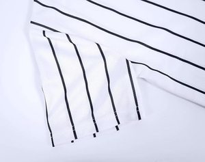 Maillots de baseball Heritage en tissu polyester traditionnel, avec texture authentique et coutures doubles renforcées. - Product Image 4