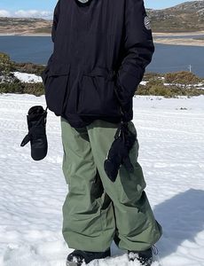 Pantalon de ski unisexe imperméable en matière synthétique isolante avec poches cargo et fermeture à boutons gris - Product Image 5