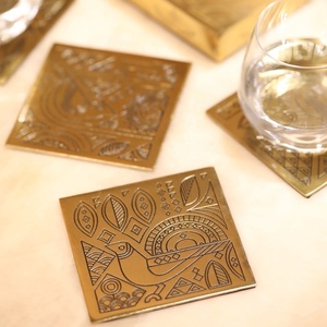 Juego de Posavasos de Latón Royal Peacock Heritage, Posavasos Cuadrados Premium Hechos a Mano, Resistentes al Calor, Protector de Mesa, Regalo - Product Image 1