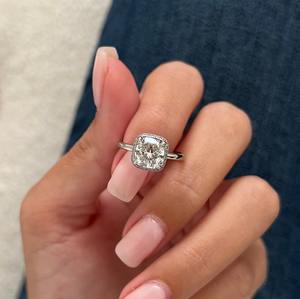 Bague de fiançailles avec diamant de laboratoire carré de 2 carats, taille coussin, double halo, or blanc 14K 18K, certifié IGI - Product Image 4