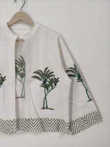 Chaqueta Floral Estampada a Mano, Chaqueta de Algodón con Diseño de Árbol Verde, Estilo Boho, para Verano e Invierno - Product Image 3