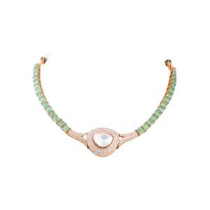 Un moderno collar de diamantes y esmeraldas estilo Polki para mujer, ideal para bodas, fiestas y compromisos. Joyería Gajaah de plata 925, modelo AURA Choker. - Product Image 4