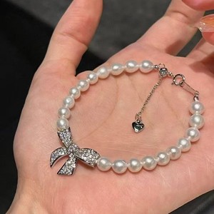 Conjunto de Collar y Pulsera de Perlas de Agua Dulce Naturales de 6-7 mm con Lazo de Mariposa a Juego con la Marca, Estilo Bombilla Pequeña AK - Product Image 3