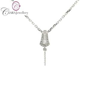 จี้โรสโกลด์สีขาวและเพชรแบบบาแกตต์สไตล์อินเทรนด์จี้ AU750 18K สำหรับเป็นของขวัญ - Product Image 1