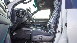 NUEVA Camioneta Doble Cabina HI LUX GR SPORT 4X4 2025, Motor 2.8L Turbo Diésel, Bajo Kilometraje, Lista para Enviar, Volante a la Izquierda/Derecha, Lista para Exportar - Product Image 5