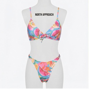 Ensemble bikini 2 pièces pour femme NORTH APPROACH, imprimé fruits, avec devant torsadé et bas string, en spandex et polyester. - Product Image 1
