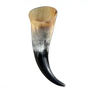 Mug en corne vintage fait main, forme irrégulière, design solide poli, pour fêtes, vaisselle et assiettes - Product Image 1