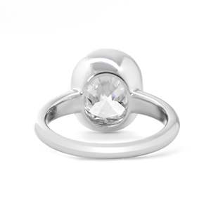 Bague de fiançailles de luxe en or blanc 14 carats avec diamant de laboratoire certifié IGI 4,5 carats taille coussin, sertissage clos, bijoux de mariée - Product Image 6