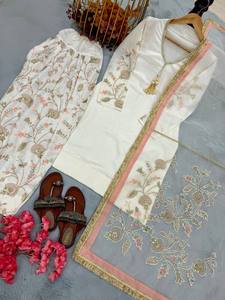 Lancement d'un nouveau ensemble de salwar kameez pour femmes, conçu par des designers, pour les occasions spéciales, avec haut en satin, palazzo farshi et dupatta, entièrement cousu. - Product Image 5