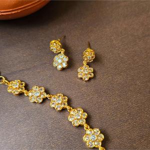 White Stone Fashion Jewelry Necklace Set - Product Image 2