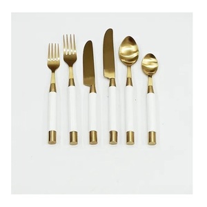 Ensemble de 3 couverts en acier inoxydable avec manches en résine, finition dorée, parfait pour la vaisselle et les ustensiles de cuisine, produits de qualité supérieure - Product Image 5