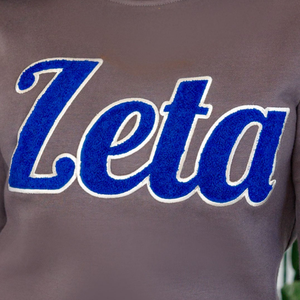 Sudadera Gris de Chenilla Zeta Phi Beta para Mujer, Sudadera Casual con Letras Griegas Bordadas de la Hermandad Zeta - Product Image 5