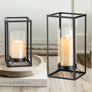 Portavelas artesanal de hierro y latón con marco de madera natural, diseño moderno para decoración del hogar - Product Image 3