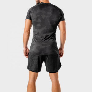 T-shirt de sport pour homme, coupe ajustée, personnalisable avec votre propre logo, teinture de vêtement, séchage rapide, respirant, pour la musculation et le fitness. - Product Image 4