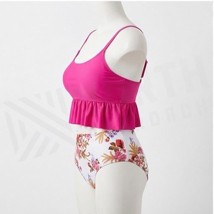 Ensemble bikini floral taille haute pour femme avec haut court à volants rose et bas imprimé - Product Image 3