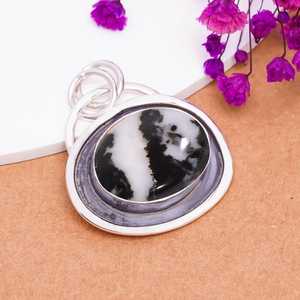 Pendentif en turquoise buffle blanc, collier en argent sterling 925, bijou artisanal de luxe, cadeau pour femme - Product Image 1