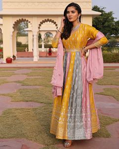 Dernière collection de costumes Anarkali verts de bonne qualité pour femmes, pour les mariages, les fêtes de Diwali, manches 3/4, en crêpe de soie Rangoli - Product Image 3