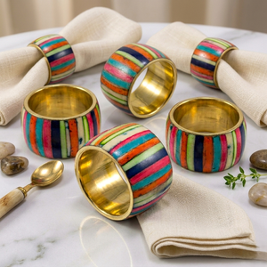 Ensemble d'anneaux de serviette multicolores en os pour une décoration de table vibrante, porte-serviettes artisanal à motif rayé, accessoire de table de luxe style bohème - Product Image 1