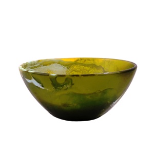 Bol en résine artisanal de luxe - Élégant centre de table décoratif et de service vert olive - Product Image 1