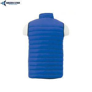 เสื้อกั๊กผู้ชายสำหรับฤดูหนาว ผ้าขนสัตว์ สไตล์สตรีทแวร์ ทรงพัฟเฟอร์ ซิปแบบตั้ง ปิดด้วยซิป ลายเรียบ ป้องกันรังสียูวี เป็นมิตรกับสิ่งแวดล้อม กันลม ผลิตจากโพลีเอสเตอร์ 100% - Product Image 4