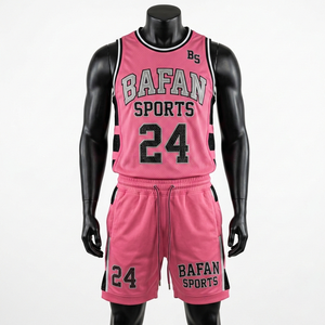 Conjunto de camiseta y pantalones cortos de baloncesto para hombre, 150 GSM, malla de poliéster transpirable, paneles laterales, logotipo personalizado por sublimación para conjunto masculino - Product Image 3