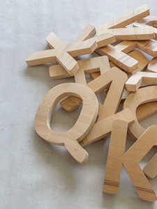 Letras del Alfabeto Modernas Hechas a Mano, Ecológicas, de Madera de Haya Maciza Natural, de la A a la Z, para Decoración del Hogar, Manualidades y Aprendizaje Infantil - Product Image 4