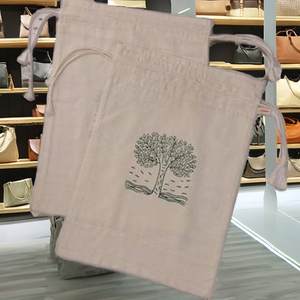 ถุงเก็บรองเท้า STUDIO-N พรีเมียม ผ้าฝ้าย 100% ลายพิมพ์ส้นรองเท้าสุดเก๋ |   ถุงคลุมกันฝุ่นแบบมีเชือกผูก ใช้ซ้ำได้ ทนทาน เป็นมิตรกับสิ่งแวดล้อม - Product Image 5