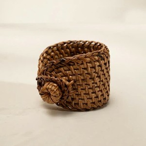 Anillo para servilletas de ratán marrón hecho a mano en Vietnam, decoración minimalista para mesa, OEM/ODM disponible, suministro al por mayor. - Product Image 4