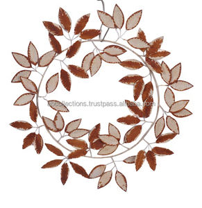 CORONA COLGANTE DECORATIVA NAVIDAD DE FLORES DE METAL para NAVIDAD DECORACIÓN INTERIOR o EXTERIOR - Product Image 2