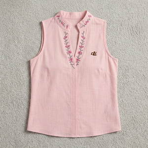 Blusa sin mangas con cuello mandarín y bordado floral de moda para mujer, estilo casual DTG, top sin mangas personalizado con cuello en V, boutique. - Product Image 3