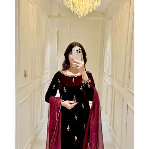 Ensemble de costume de soirée rouge pour femmes ST Designer avec haut fantaisie et dupatta pour les occasions spéciales, taille M - Product Image 3