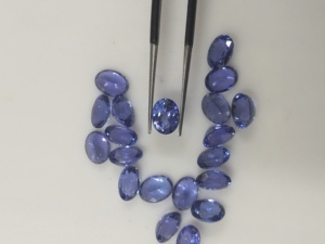 Piedra de Tanzanita Natural Azul Violeta de 8x6mm, Corte Ovalado Elegante para Diseño de Joyería, de Proveedor Indio - Product Image 1