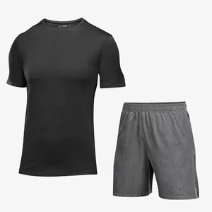 Ensemble de survêtement d'été deux pièces de haute qualité avec logo personnalisé, t-shirt et short pour hommes, idéal pour l'entraînement - Product Image 3