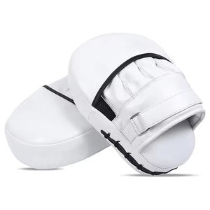 Guantes de Boxeo Personalizados de Cuero de Alta Calidad para Entrenamiento y Combate, Duraderos y Ligeros para MMA, Muay Thai y Boxeo - Product Image 2