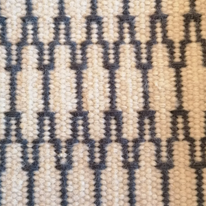 Tapis tissé à la main en laine naturelle, tapis décoratif fait main pour les espaces intérieurs résidentiels, commerciaux et hôteliers - Product Image 4