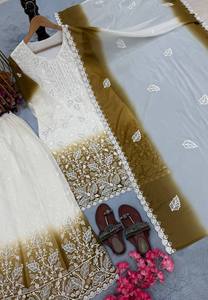 Ensemble de costume plazzo en georgette riche et lourde, bicolore, avec broderie de designer et manches ornées de diamants Jarkhan, traditionnel pour femme - Product Image 2
