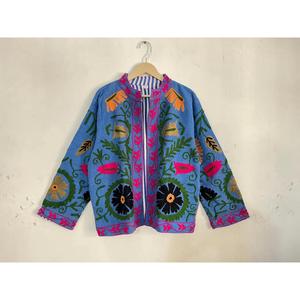 Chaqueta Vintage Suzani Azul de Algodón con Bordado Floral a Mano, Estilo Boho Étnico para Mujer, Cuello Alto, Prenda de Moda - Product Image 1