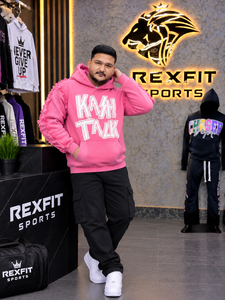 Sweat à capuche rose personnalisé pour homme, coupe oversize, en molleton épais, style streetwear, avec détails graphiques et bordures vieillies, décontracté - Product Image 3