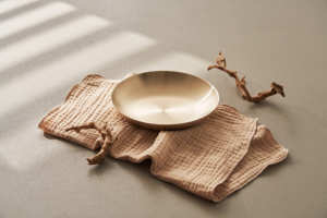Assiette de service extra-large coréenne NOTBAN Premium Bronze YUGI, vaisselle traditionnelle artisanale en laiton antimicrobien - Product Image 1