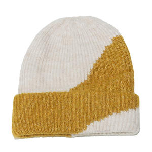 Bonnet classique en tricot côtelé doux, chaud et pliable, idéal pour l'extérieur, les occasions décontractées et les journées froides. - Product Image 5