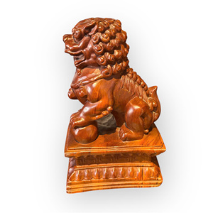 La statue de licorne est sculptée à partir d'un seul bloc de bois de Huongwood. - Product Image 6