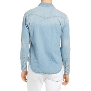 Chemise en jean bleu premium pour homme, chemise boutonnée élégante et décontractée à manches longues, coupe classique confortable, idéale pour tous les jours et les activités de plein air - Product Image 2